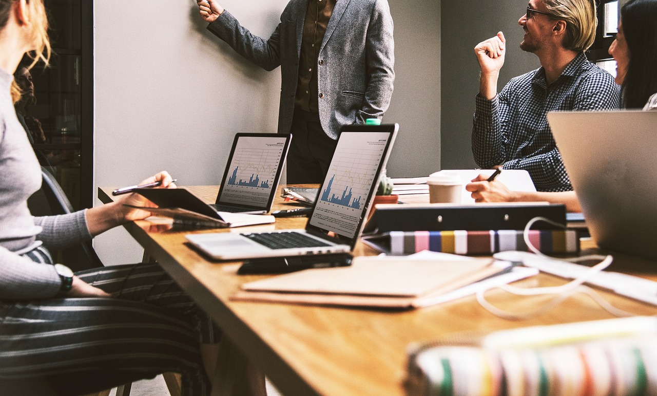 zoho crm vs hubspot crm