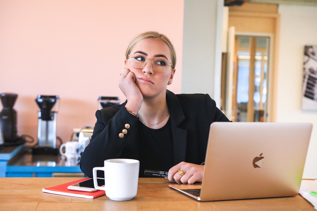 how to cold email for a job